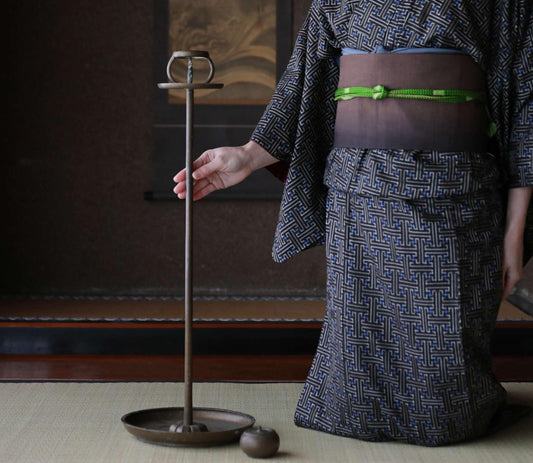 FINE! Japan Antique 1870s bronze candle stand tall Candlestick metal Lantern Shokudai hand craft SAMURAI Buddhist temple Edo H27.2in/H69cm