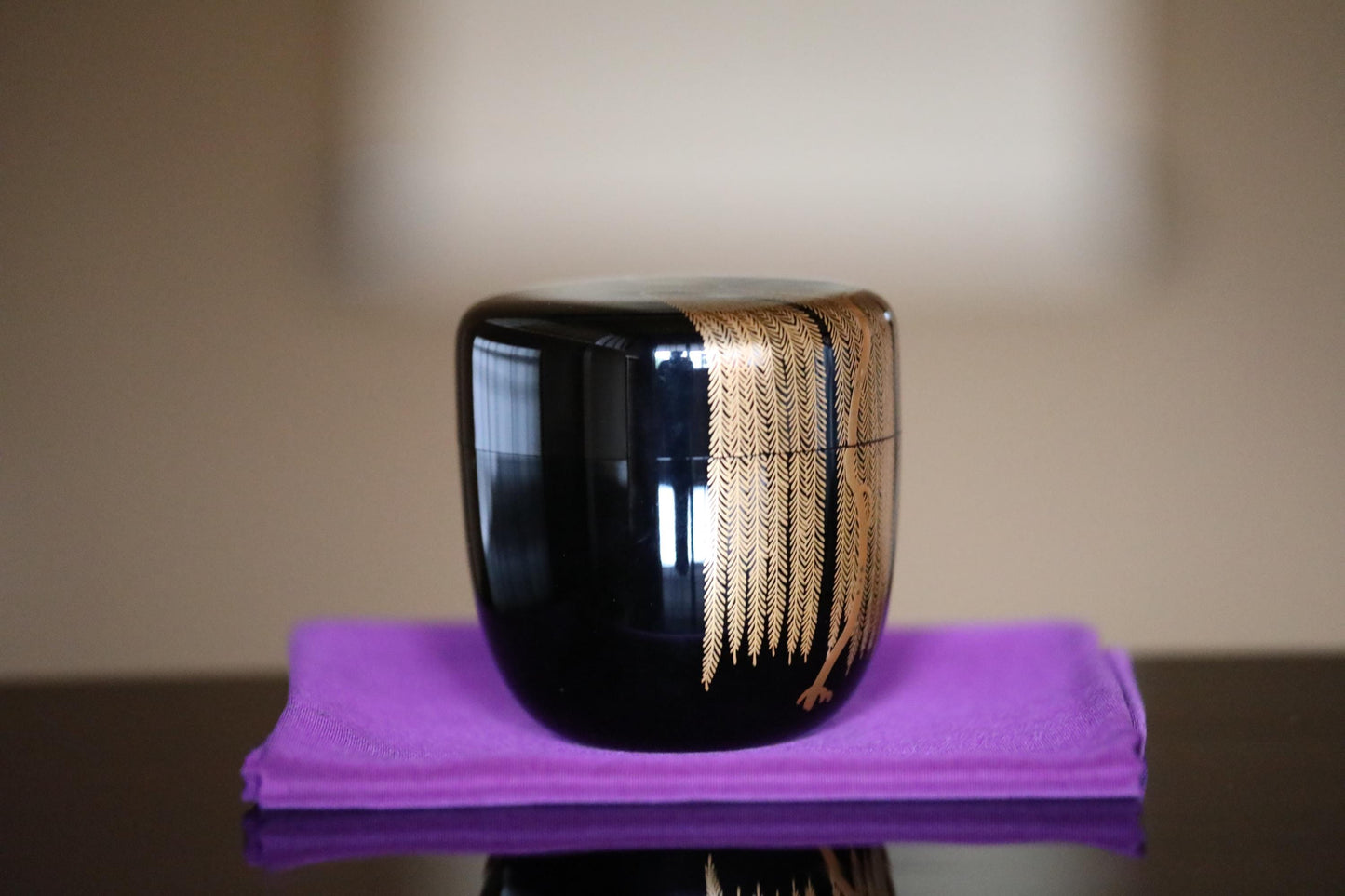 FINE!! Japanese vintage "matcha" green tea caddy with golden willow tree, "棗 natsume", for tea ceremony 1970s H3in/H7.5cm