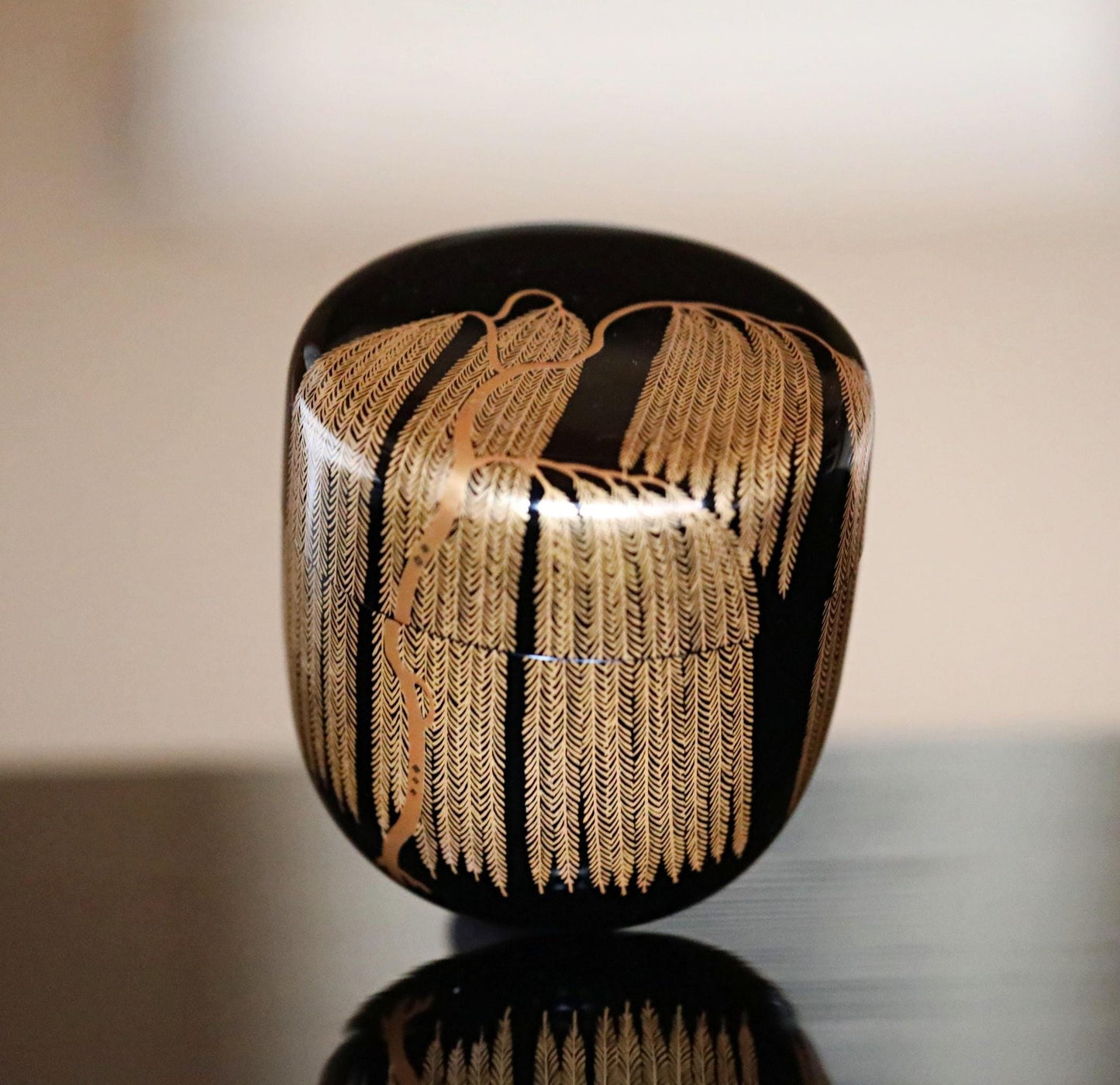 FINE!! Japanese vintage "matcha" green tea caddy with golden willow tree, "棗 natsume", for tea ceremony 1970s H3in/H7.5cm