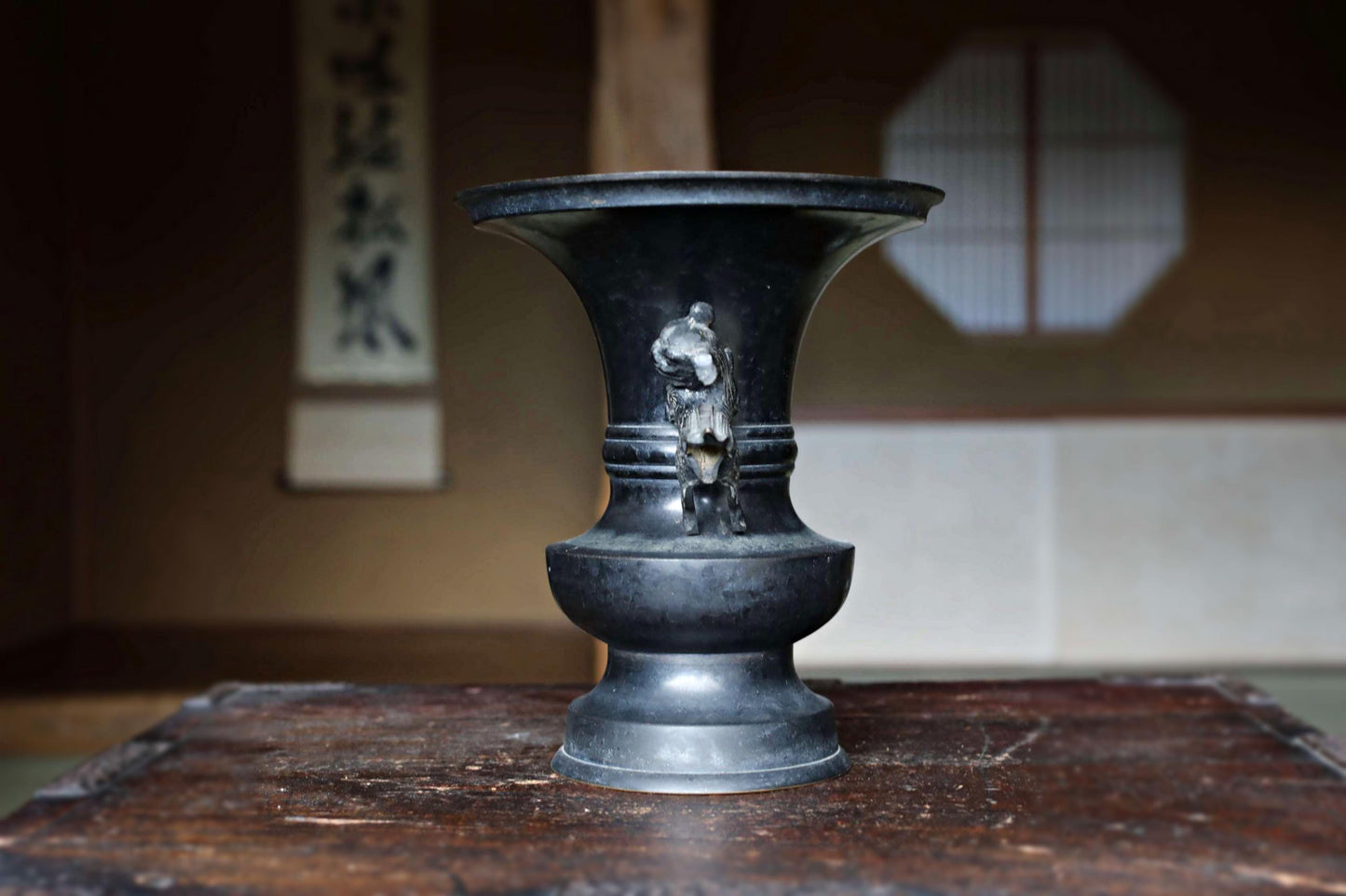FINE! Japanese antique bronze vase with little lions from a buddhist temple with a signature, ikebana utensil 1800s H8.3×7.7in/H21×19.5cm