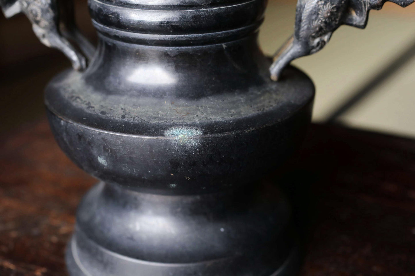 FINE! Japanese antique bronze vase with little lions from a buddhist temple with a signature, ikebana utensil 1800s H8.3×7.7in/H21×19.5cm