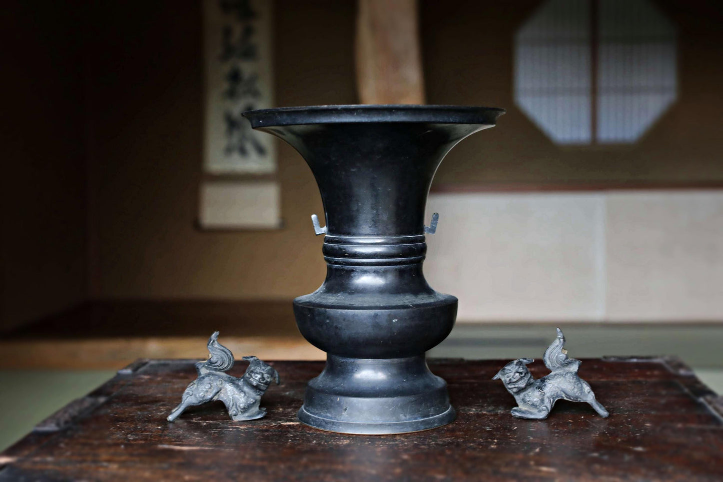 FINE! Japanese antique bronze vase with little lions from a buddhist temple with a signature, ikebana utensil 1800s H8.3×7.7in/H21×19.5cm