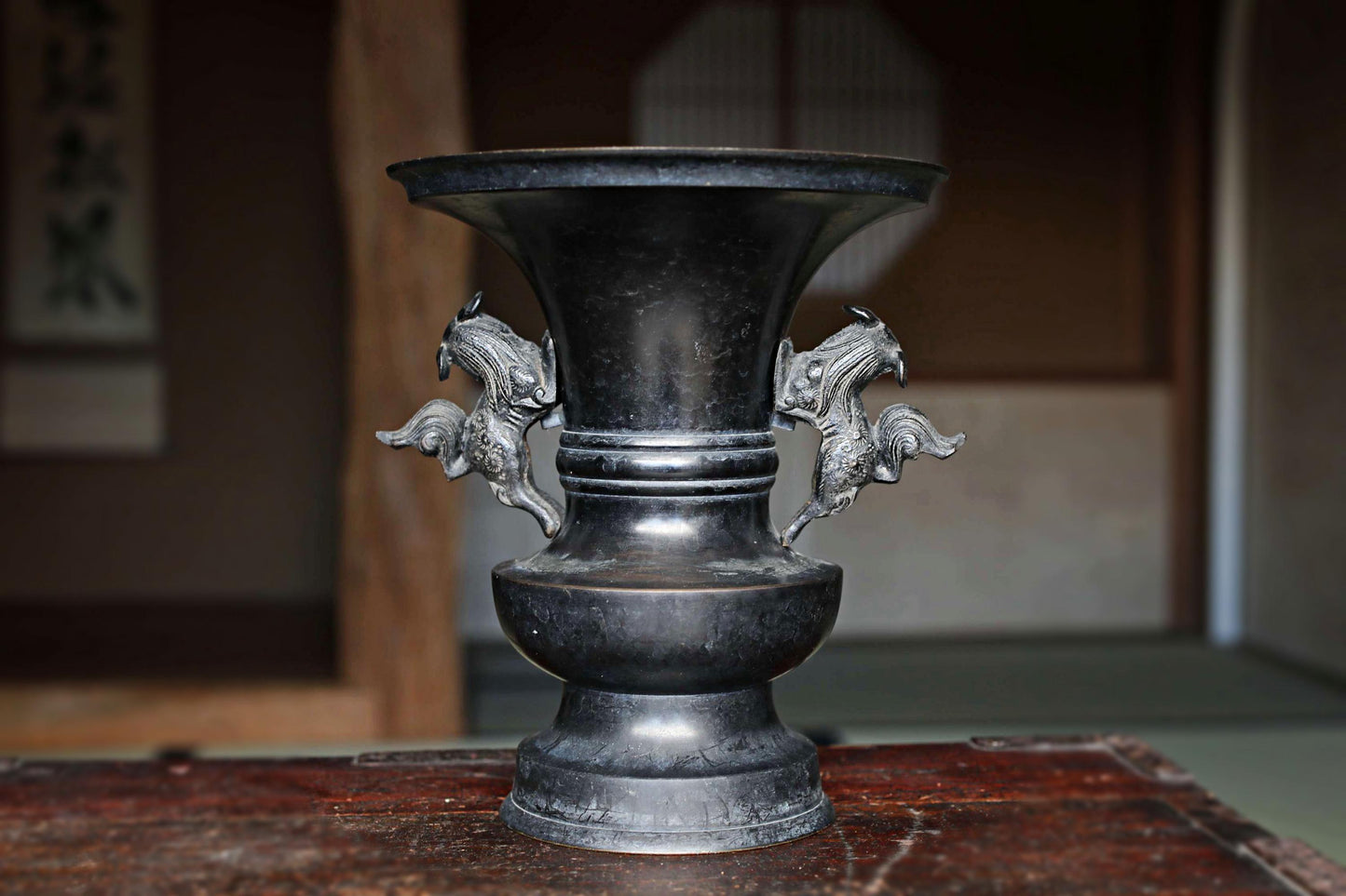 FINE! Japanese antique bronze vase with little lions from a buddhist temple with a signature, ikebana utensil 1800s H8.3×7.7in/H21×19.5cm