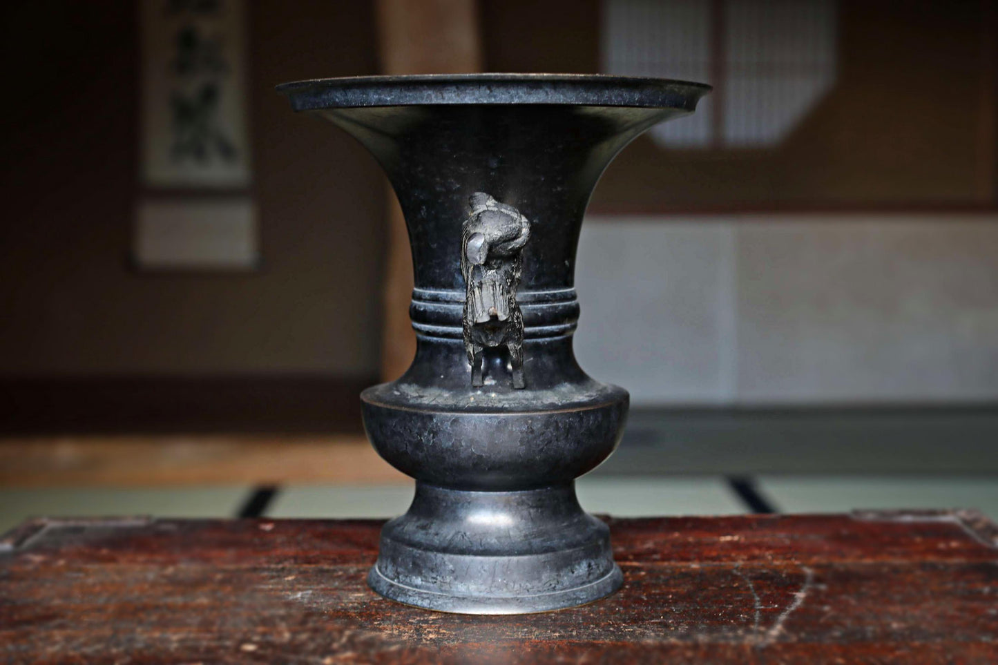 FINE! Japanese antique bronze vase with little lions from a buddhist temple with a signature, ikebana utensil 1800s H8.3×7.7in/H21×19.5cm