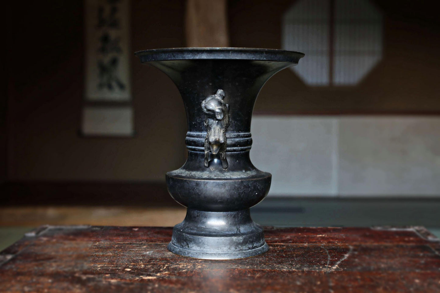 FINE! Japanese antique bronze vase with little lions from a buddhist temple with a signature, ikebana utensil 1800s H8.3×7.7in/H21×19.5cm