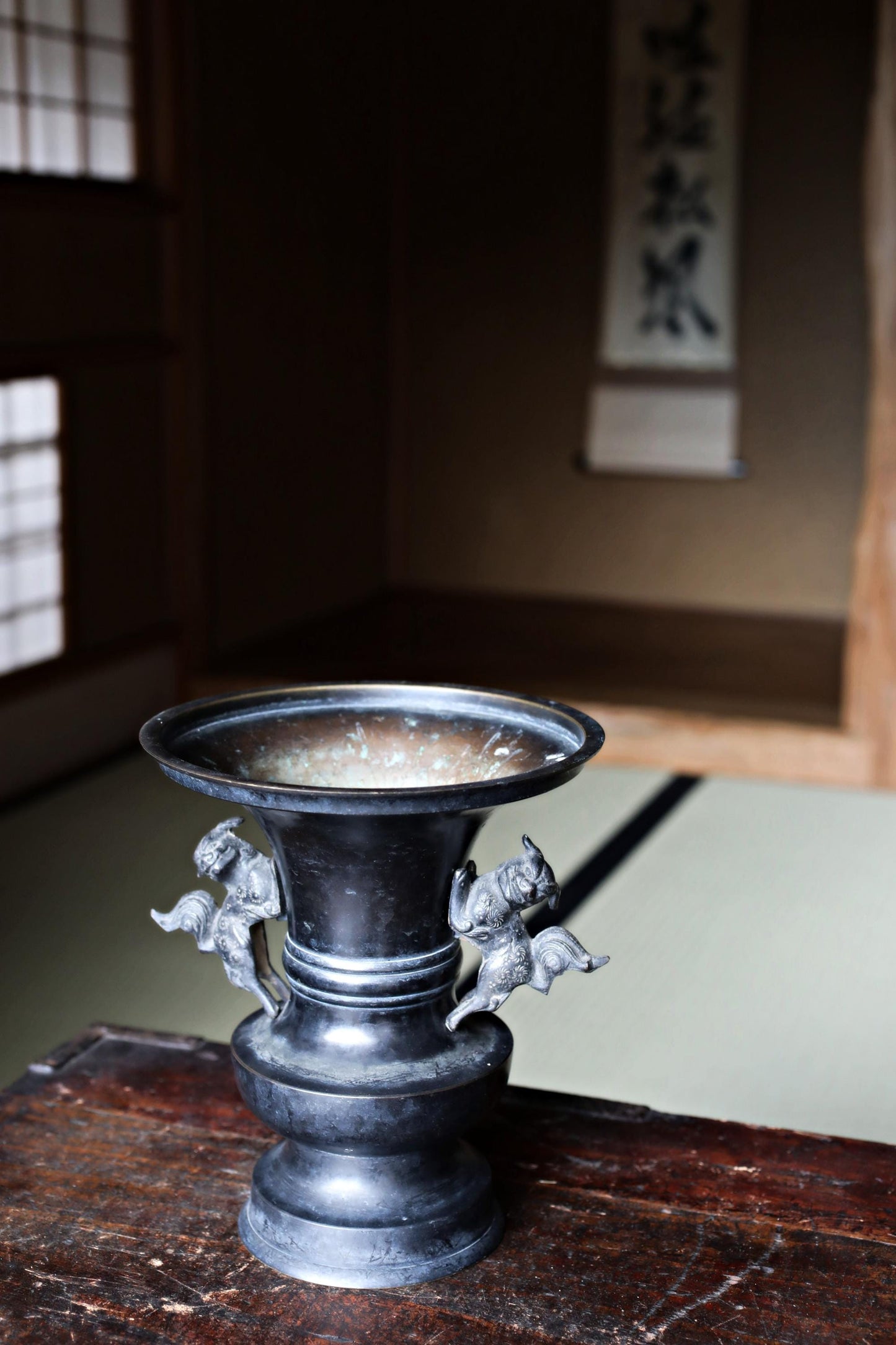FINE! Japanese antique bronze vase with little lions from a buddhist temple with a signature, ikebana utensil 1800s H8.3×7.7in/H21×19.5cm