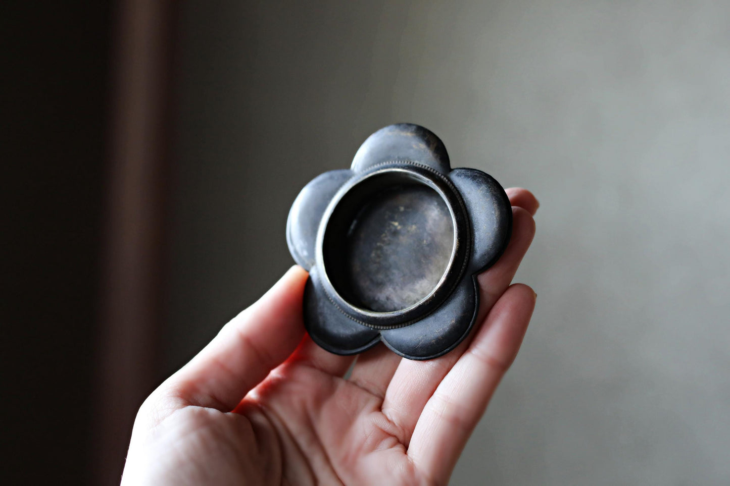 Japan antique bronze metal furniture small FUSUMA sliding door black handle flower shape HIKITE 1900s Japanese interior H1.5×1.7in/3.8×4.2cm
