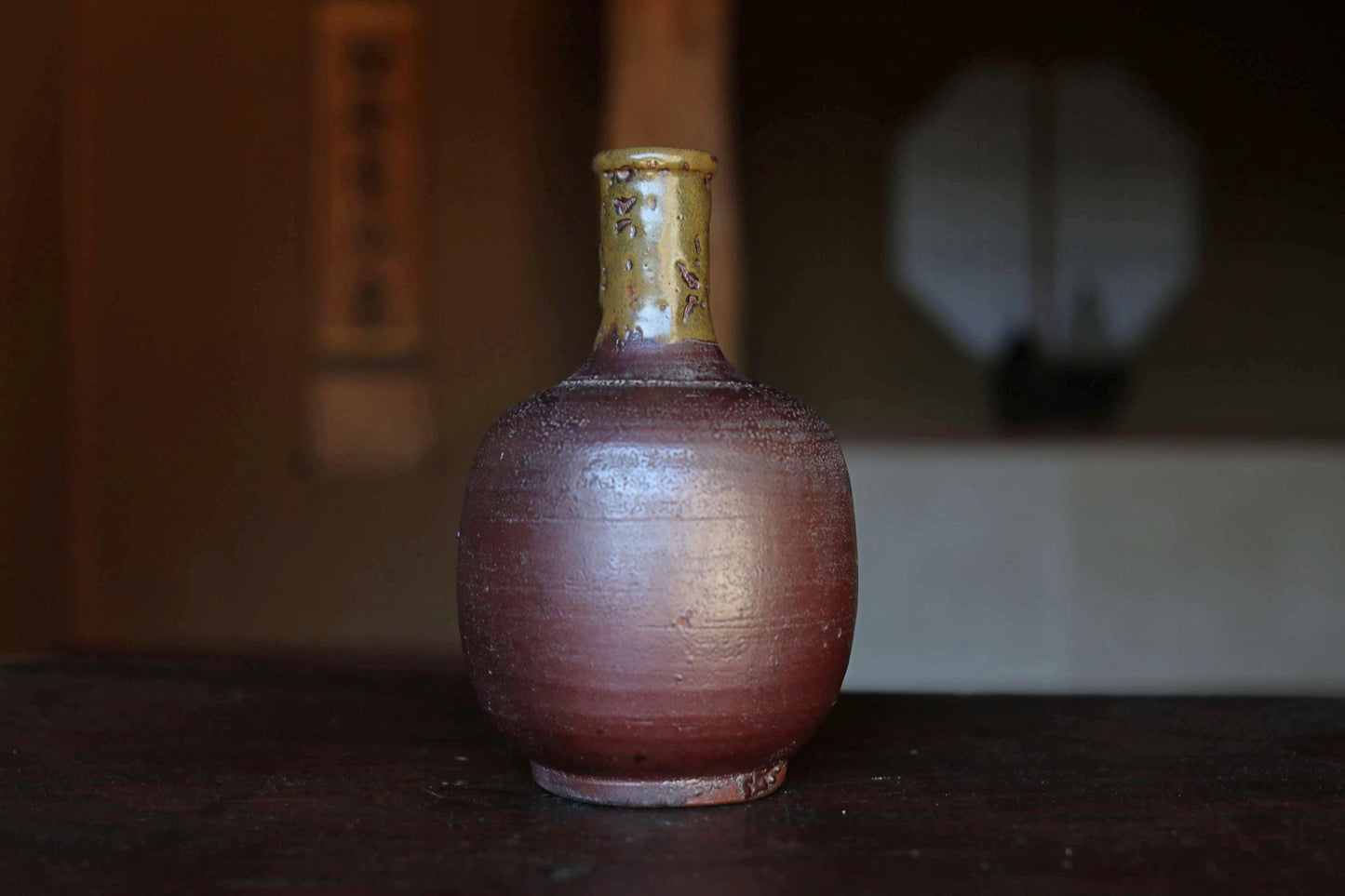 Japanese antique pottery "Bizen ware" Tokkuri flower vase 1800s Beautiful soil color and Green glaze H8.5×5.5in/H21.5×14cm