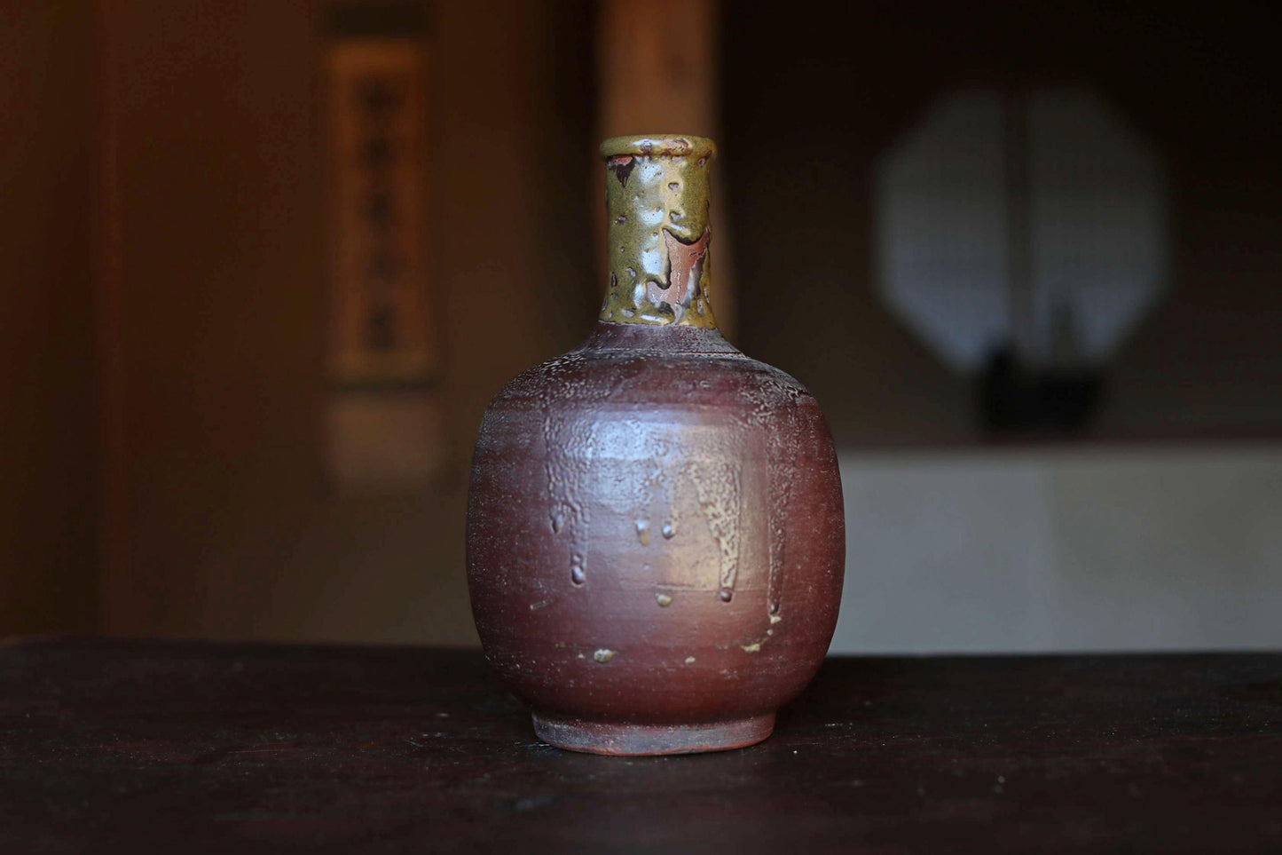 Japanese antique pottery "Bizen ware" Tokkuri flower vase 1800s Beautiful soil color and Green glaze H8.5×5.5in/H21.5×14cm