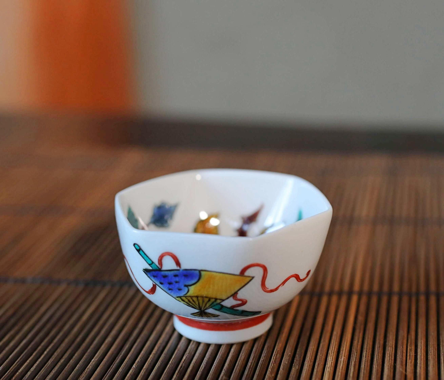 FINE! Japanese 九谷 kutani ware Sake Cup with flowers pomegranate porcelain cup beautiful hand painting sign wooden box For GIFT 2.4in/6cm