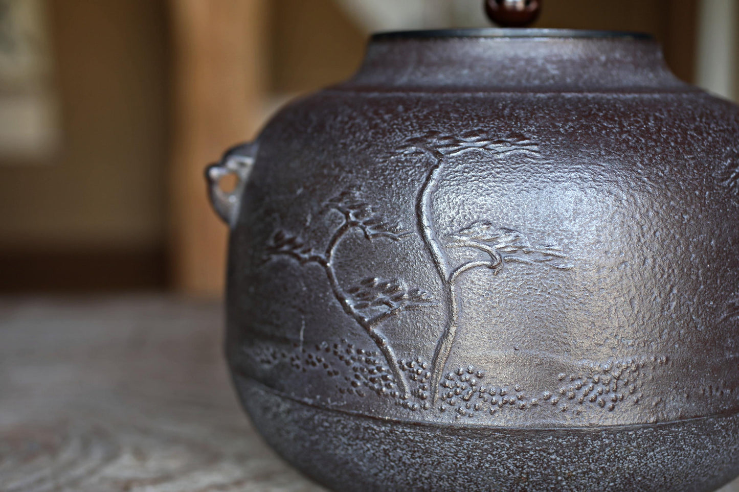 FINE! Japanese vintage cast iron kettle For Tea ceremony signed with copper lid with pain three "Shinnari-gama" hand craft Box W8.3in/W21cm