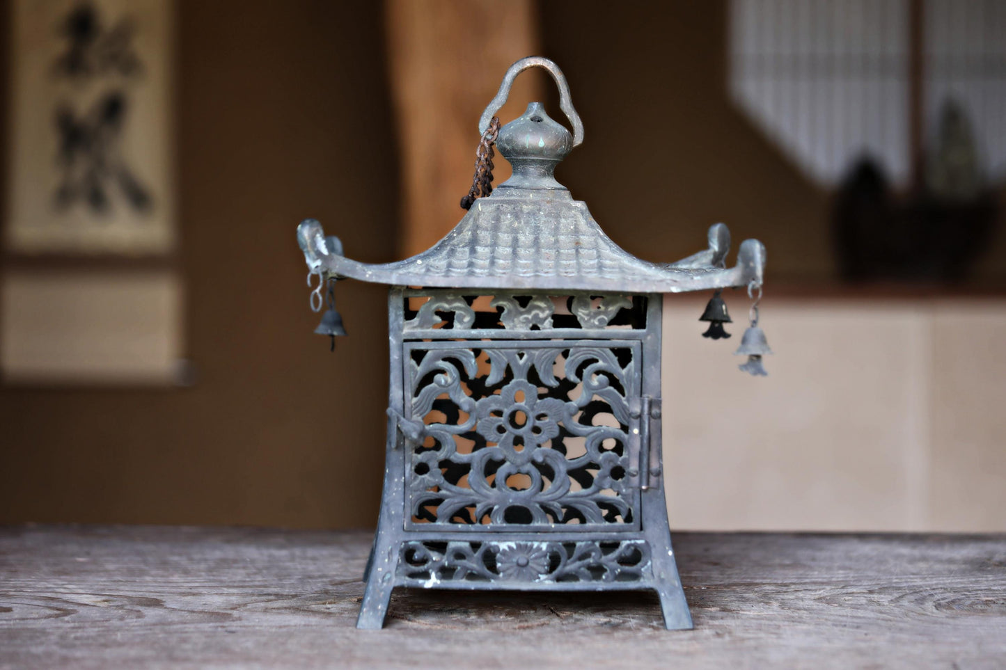 FINE! Japanese vintage bronze Lantern, garden lamp, Hanging Lantern Tsuridoro with chain bells and arabesque open work H10.8in/H27.5cm