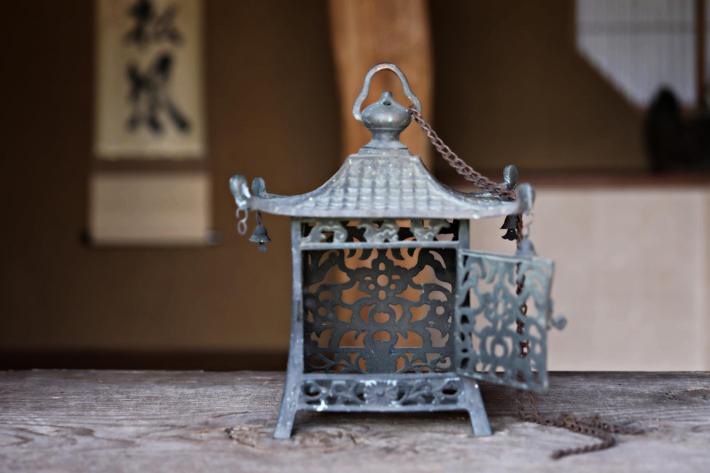 FINE! Japanese vintage bronze Lantern, garden lamp, Hanging Lantern Tsuridoro with chain bells and arabesque open work H10.8in/H27.5cm