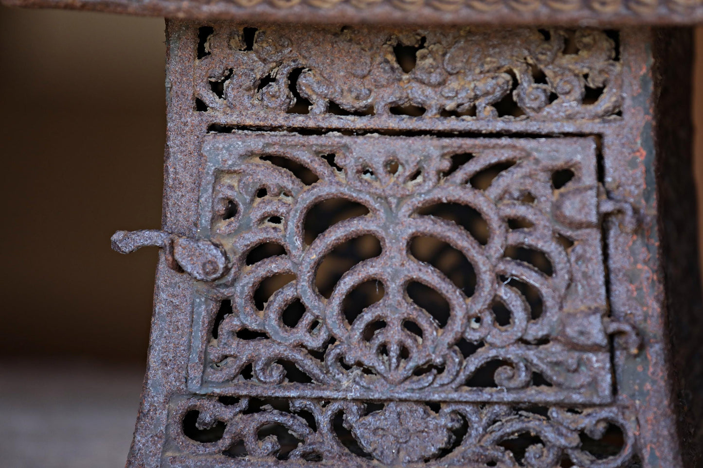 Japanese vintage cast iron metal Lantern, garden lamp, Hanging Lantern furniture Tsuridoro with chain arabesque fretwork H11.2in/H28.5cm