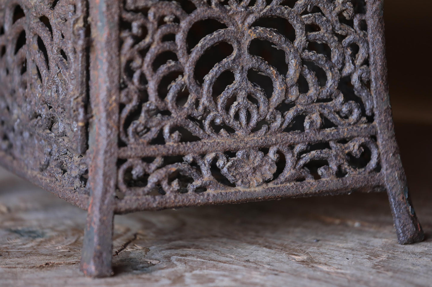 Japanese vintage cast iron metal Lantern, garden lamp, Hanging Lantern furniture Tsuridoro with chain arabesque fretwork H11.2in/H28.5cm