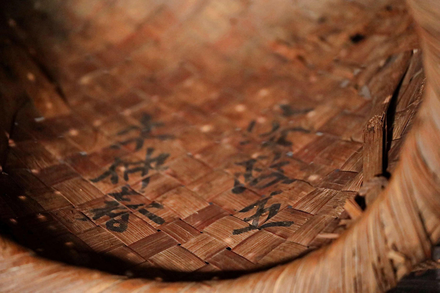 Japanese old antique Large box farmer's old bamboo backpack with Kanji KAGO basket hand craft, 1858s H13.4in×W13.4in/H34×W34cm