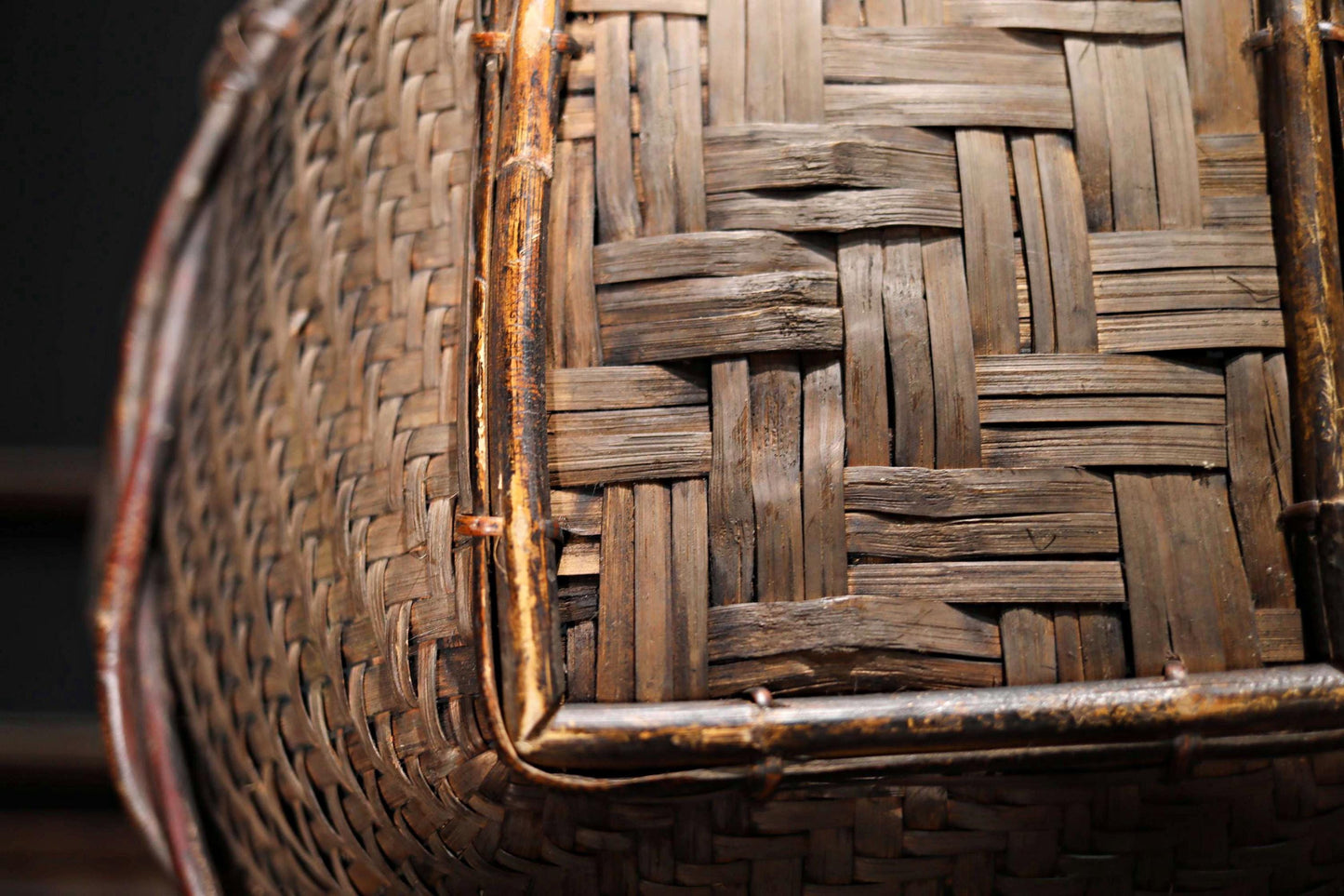 RARE! LARGE! Antique Japanese Farmers Hand Woven Wild grape vine Round Basket, Ajiro ami, MINGEI hand craft, H9.3xW22in/23.7x56cm