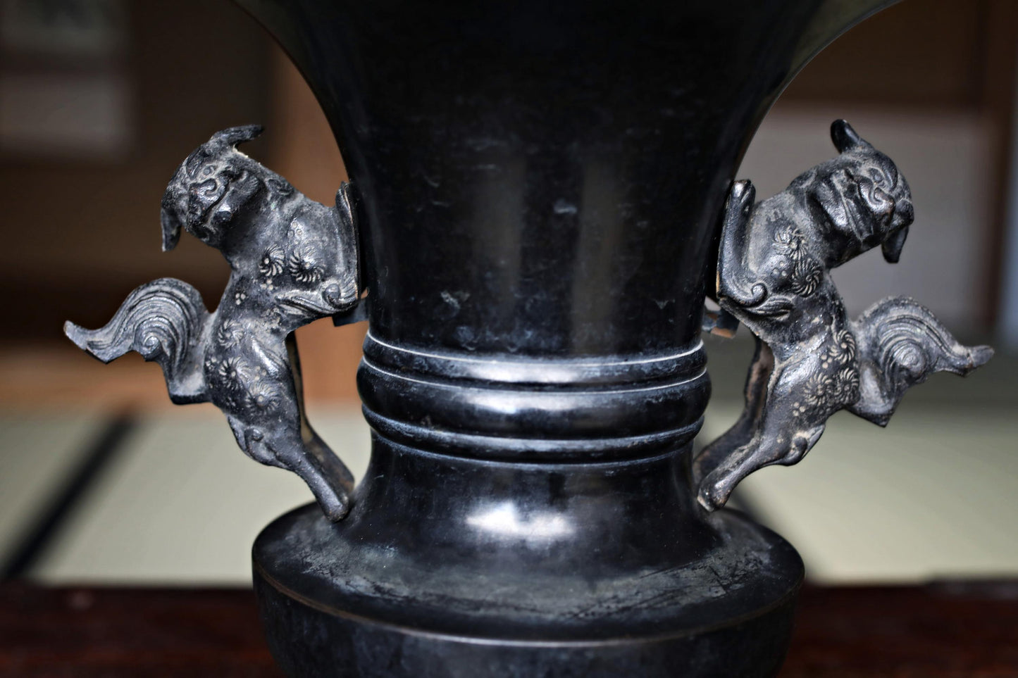 FINE! Japanese antique bronze vase with little lions from a buddhist temple with a signature, ikebana utensil 1800s H8.3×7.7in/H21×19.5cm