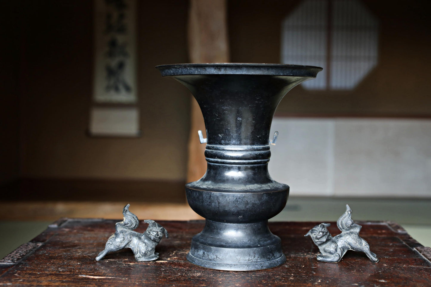 FINE! Japanese antique bronze vase with little lions from a buddhist temple with a signature, ikebana utensil 1800s H8.3×7.7in/H21×19.5cm