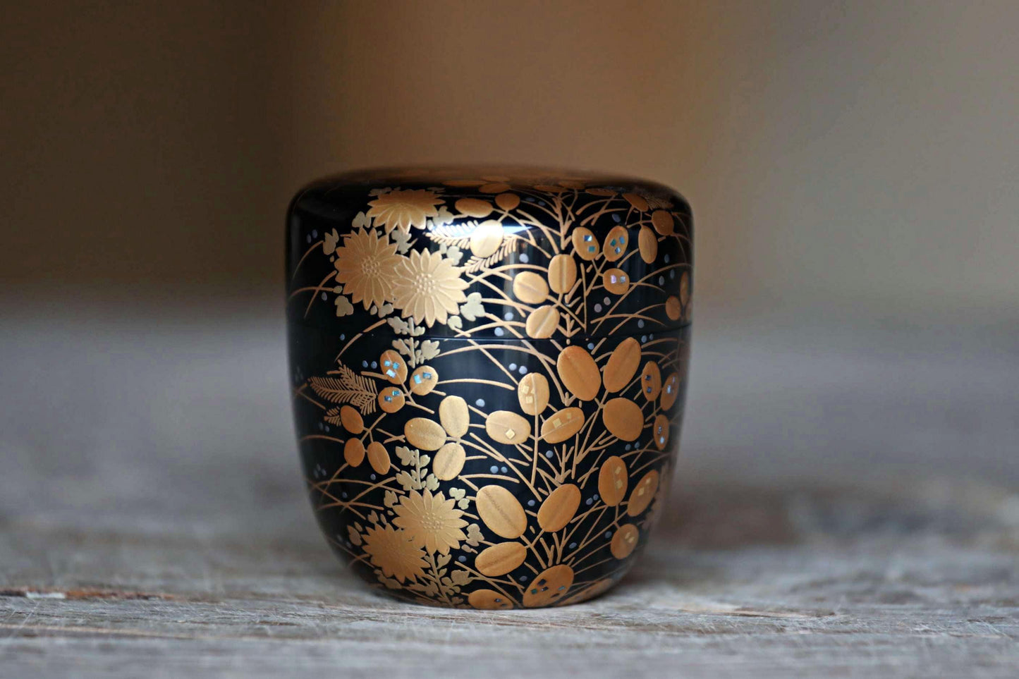 FINE! Japanese vintage "matcha" green tea caddy with golden Autumn flowers Wajima Makie, "棗 natsume", for tea ceremony H2.8in/H7cm