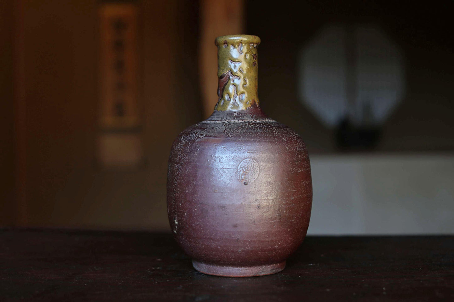 Japanese antique pottery "Bizen ware" Tokkuri flower vase 1800s Beautiful soil color and Green glaze H8.5×5.5in/H21.5×14cm
