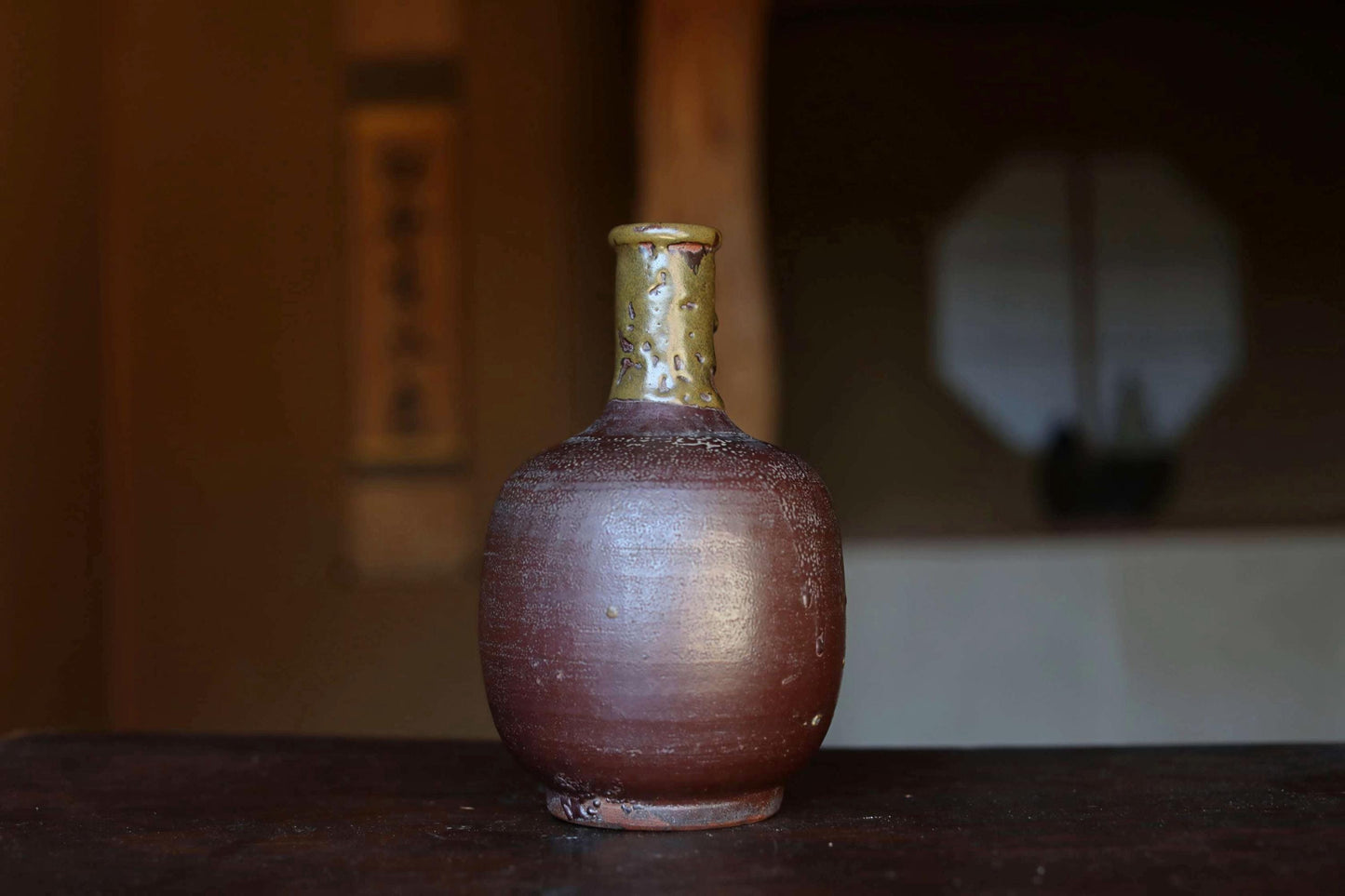 Japanese antique pottery "Bizen ware" Tokkuri flower vase 1800s Beautiful soil color and Green glaze H8.5×5.5in/H21.5×14cm