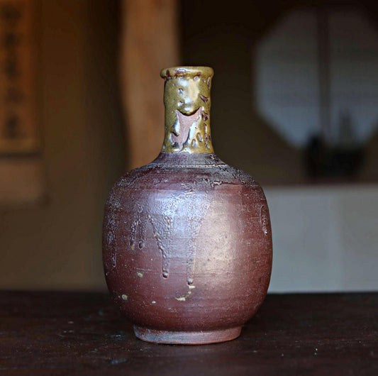 Japanese antique pottery "Bizen ware" Tokkuri flower vase 1800s Beautiful soil color and Green glaze H8.5×5.5in/H21.5×14cm
