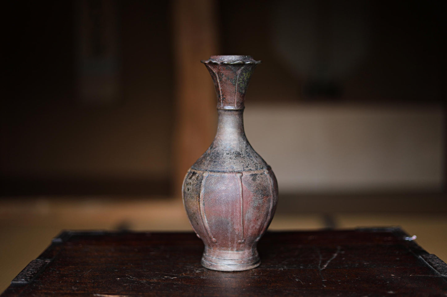 Japanese antique vase "BIZEN ware" pottery flower vase name of A top in the shape of a bellflower with Kanji signature wooden box H9.4×4.1in