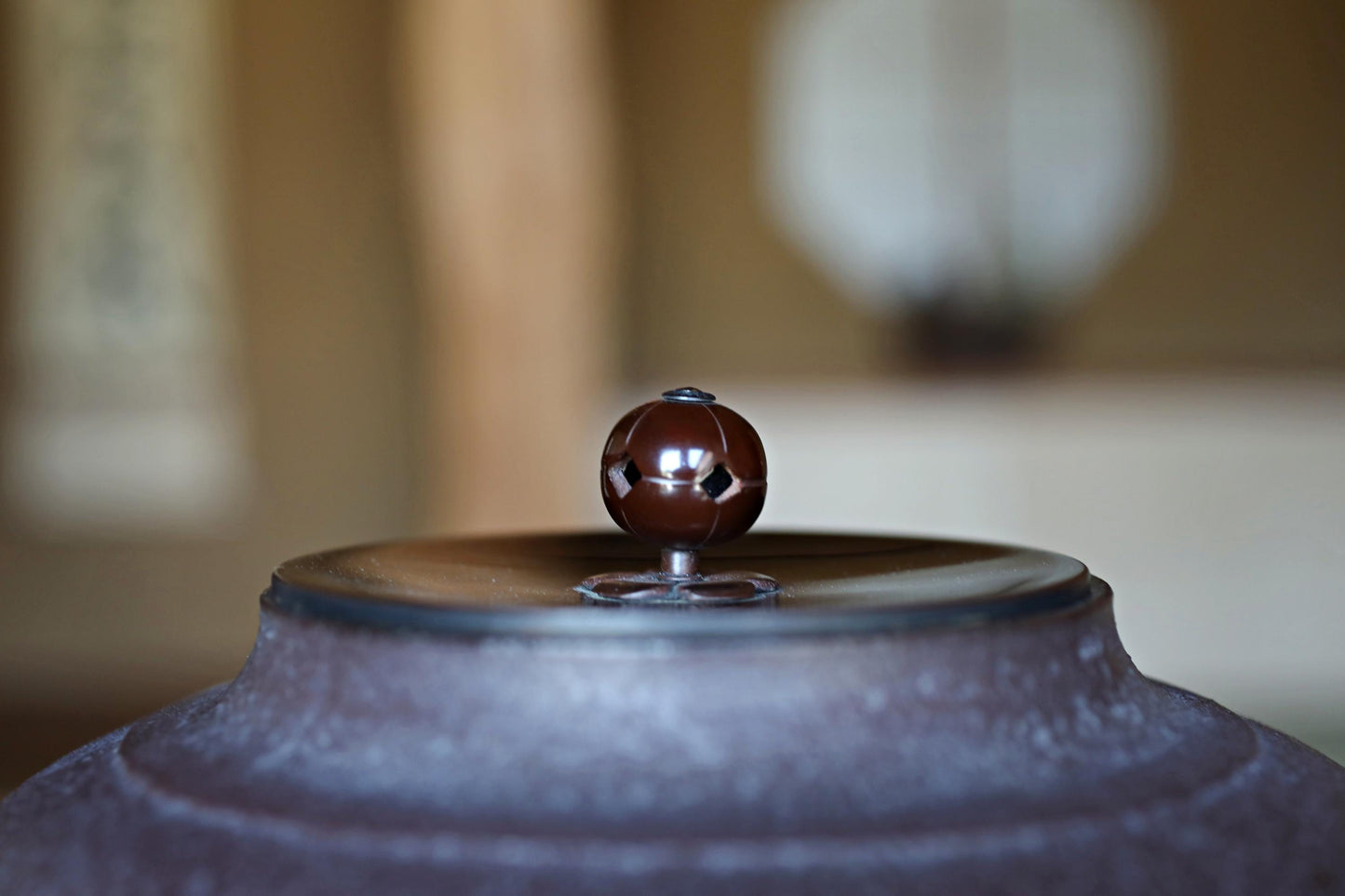 FINE! Japanese vintage cast iron kettle For Tea ceremony signed with copper lid with pain three "Shinnari-gama" hand craft Box W8.3in/W21cm