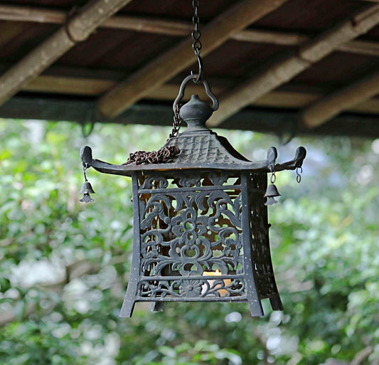 FINE! Japanese vintage bronze Lantern, garden lamp, Hanging Lantern Tsuridoro with chain bells and arabesque open work H10.8in/H27.5cm