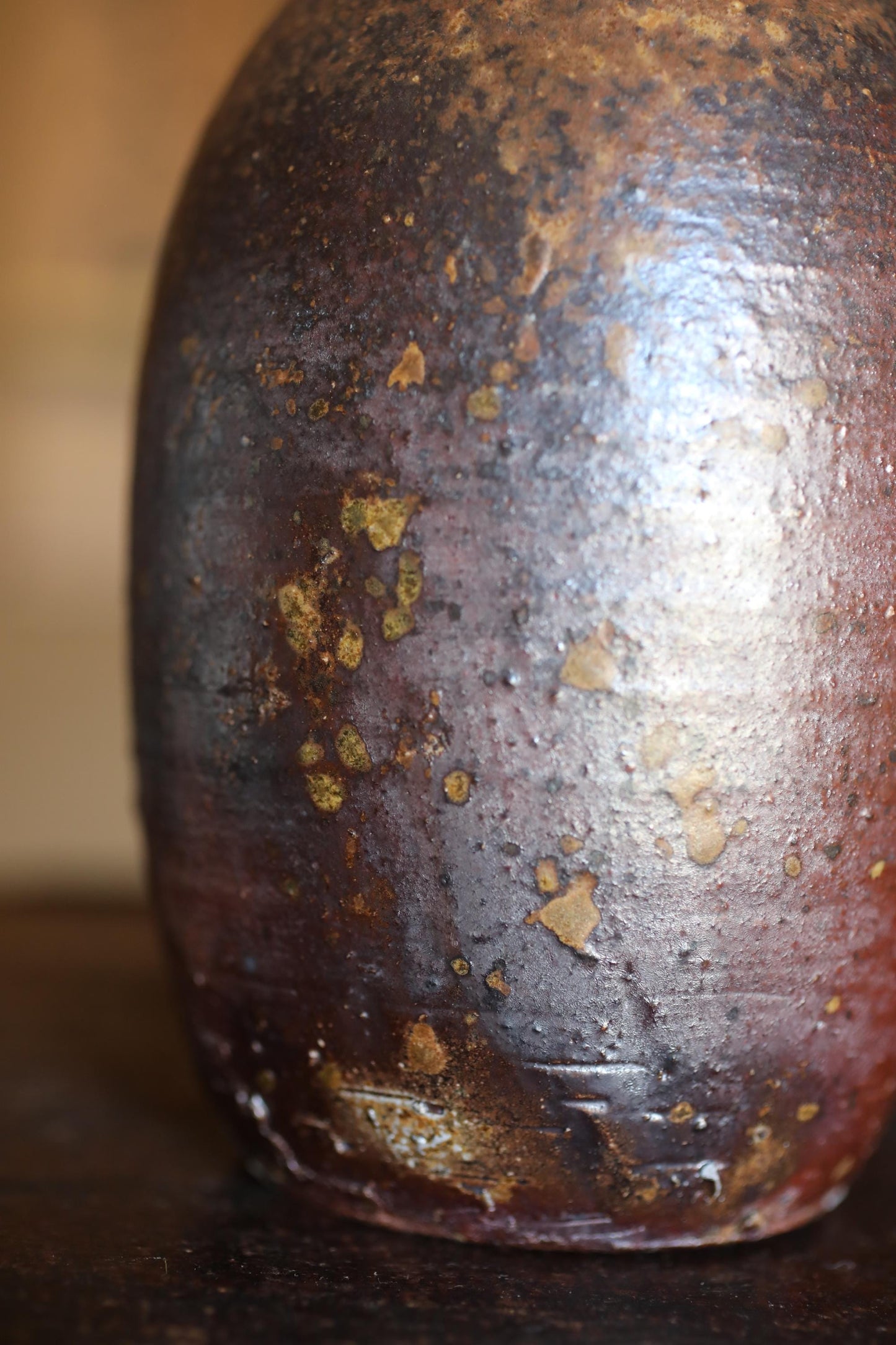 Japanese antique pottery "Bizen ware" Hidasuki flower vase 1960s Beautiful earth color no glazed with a box H7.1×3.9in/H18×10cm