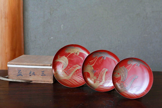 Set of 3 Red Gold lacquer MAKIE wooden sake cups with a crane flying over sea , Japanese Antique wooden "sakazuki" for Gift W4.9in/12.5cm