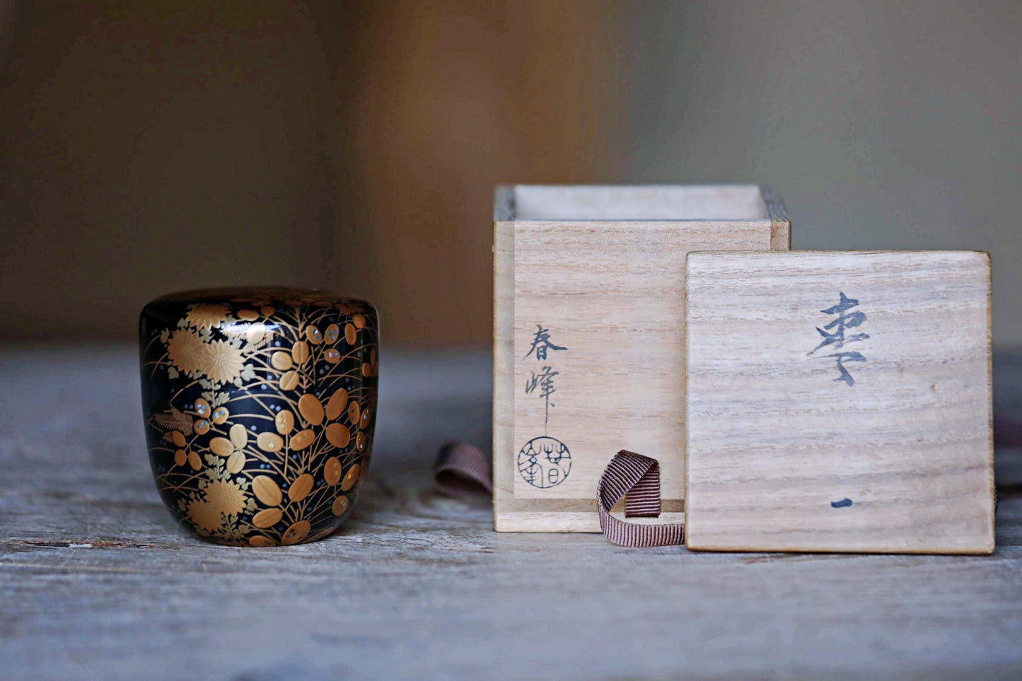 FINE! Japanese vintage "matcha" green tea caddy with golden Autumn flowers Wajima Makie, "棗 natsume", for tea ceremony H2.8in/H7cm