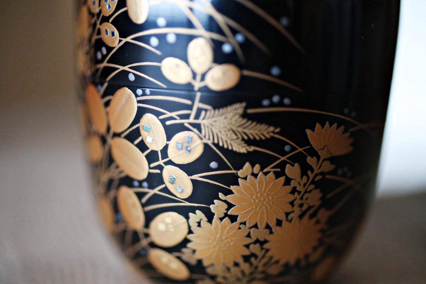 FINE! Japanese vintage "matcha" green tea caddy with golden Autumn flowers Wajima Makie, "棗 natsume", for tea ceremony H2.8in/H7cm