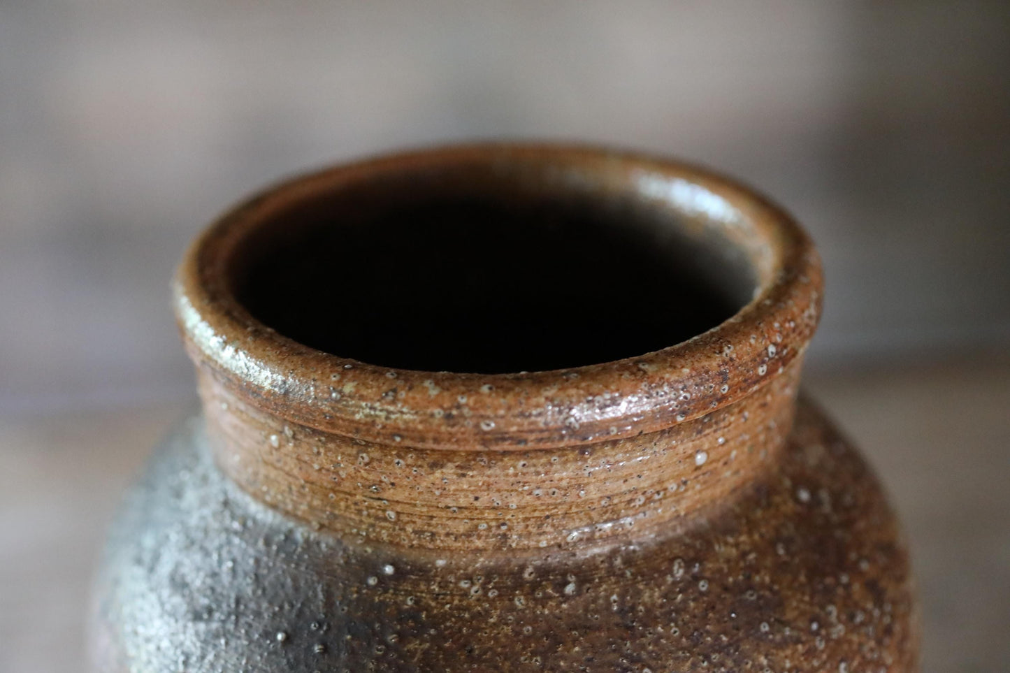 FINE! 1800s Japanese antique SHIGARAKI old hand made ceramic jar flower vase with wooden lid ,tea ceremony Ikebana H10.8×6.5in/H27.5×16.5cm