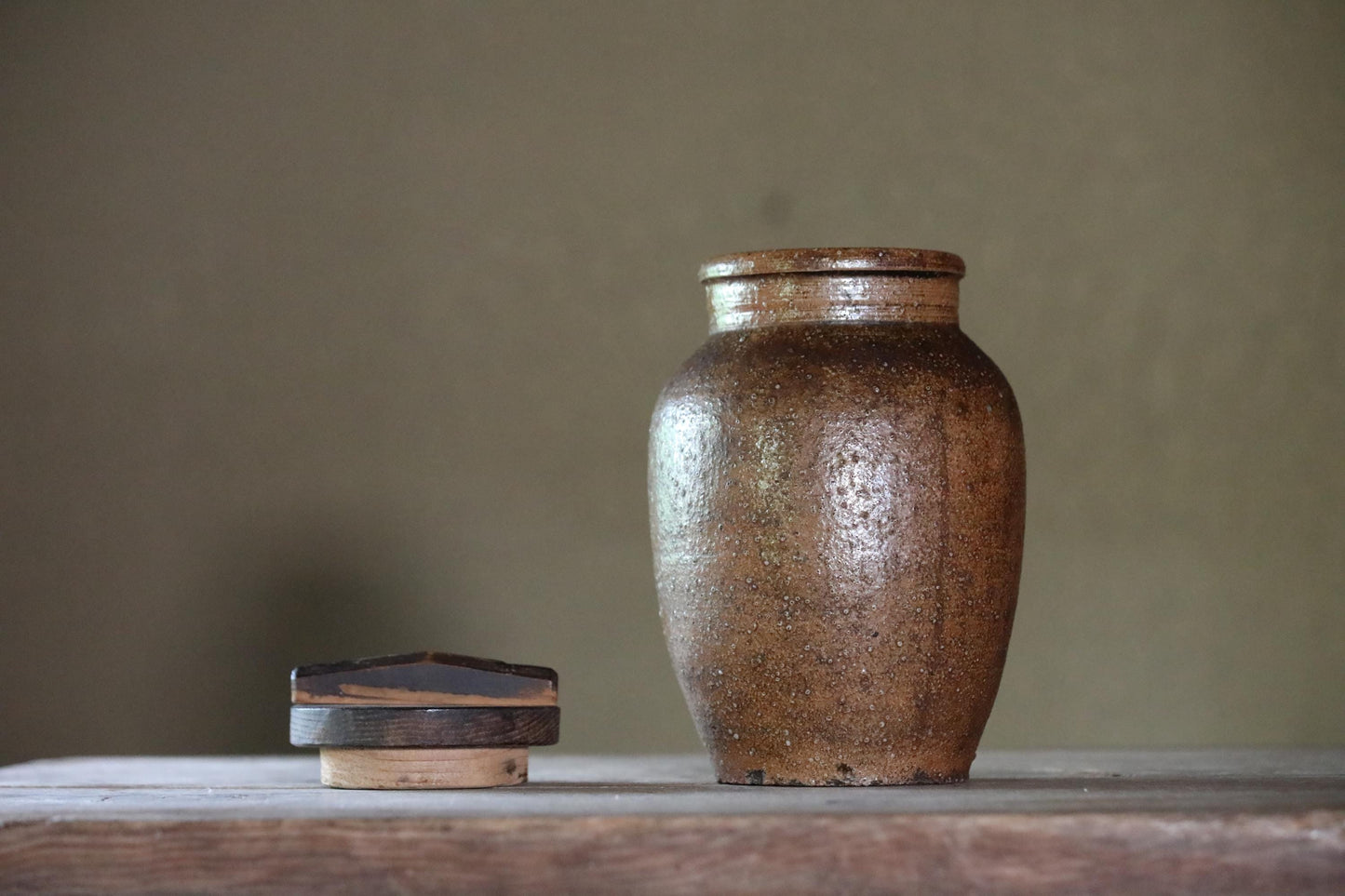 FINE! 1800s Japanese antique SHIGARAKI old hand made ceramic jar flower vase with wooden lid ,tea ceremony Ikebana H10.8×6.5in/H27.5×16.5cm