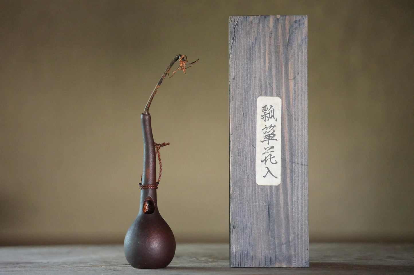 RARE! Japanese antique very light vase floral organs hand made of natural GOURD bottle with vine, wooden box, Tea ceremony H11×2.8in /28x7cm