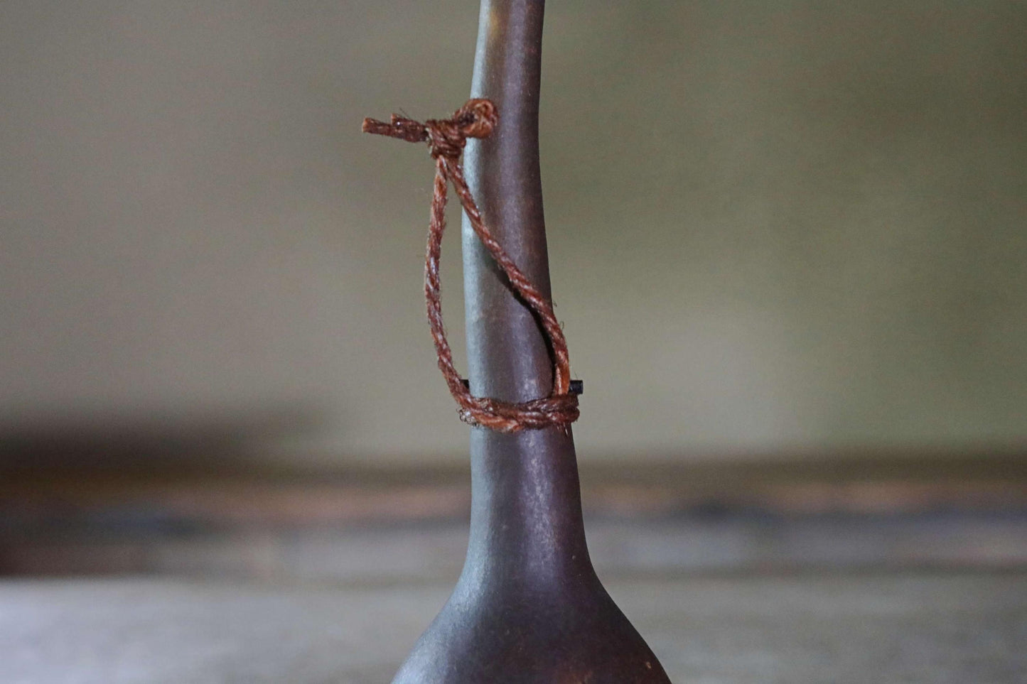 RARE! Japanese antique very light vase floral organs hand made of natural GOURD bottle with vine, wooden box, Tea ceremony H11×2.8in /28x7cm