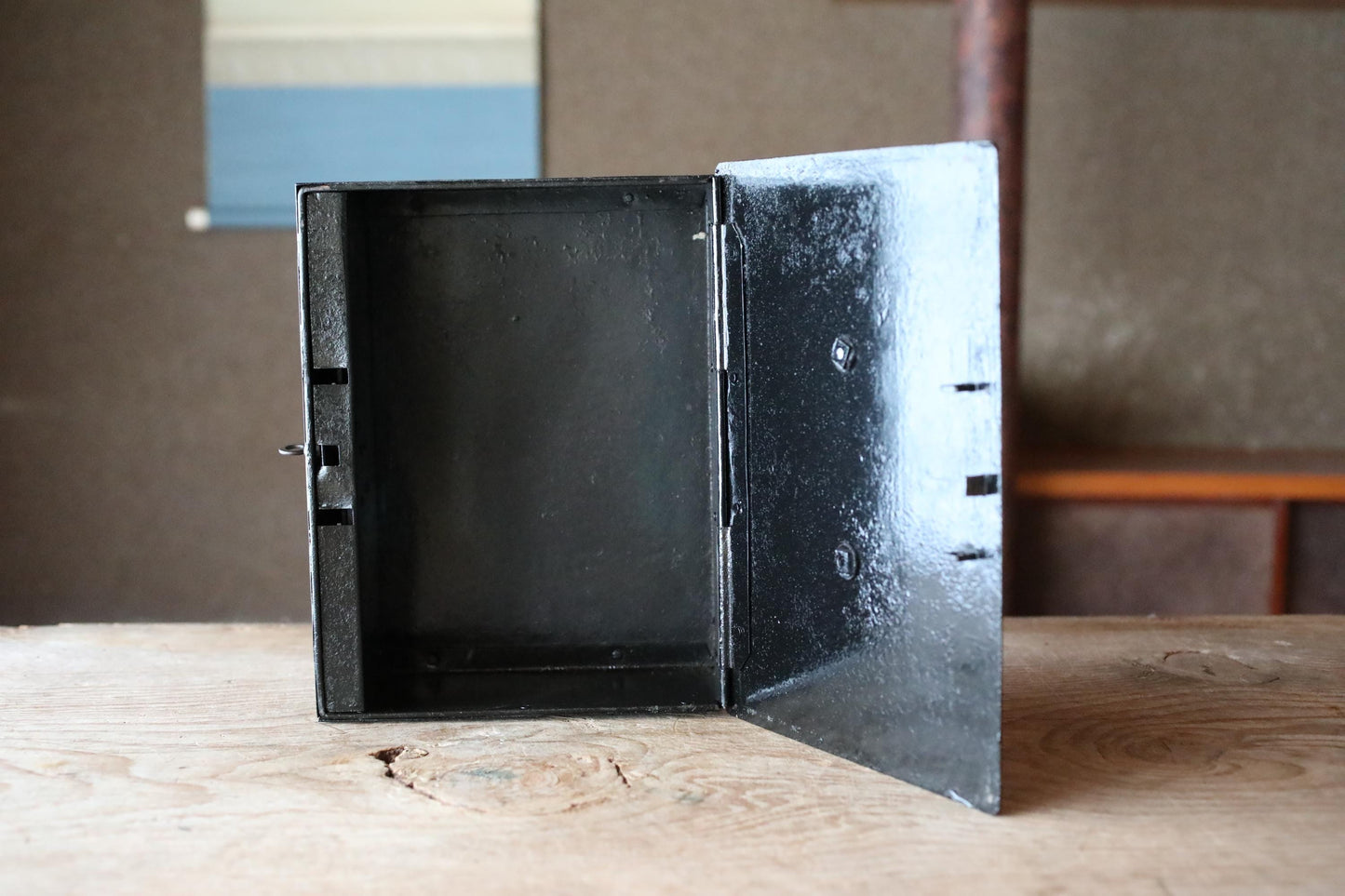 Ching ! Japanese vintage old metal Black cash box, iron cabinet, money box with arabesque painting, with a key 1900s H4.7×W10.6in/12x27cm