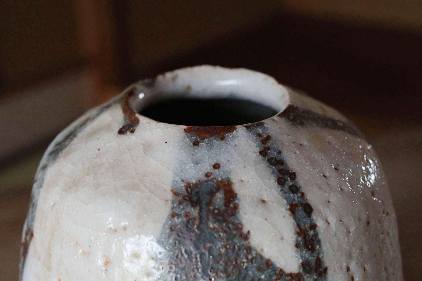 Fine Japanese vintage old hand made ceramic jar flower vase Shino ware White brown gradation Kanji signed 博民 with wood box H7.5in/H19cm