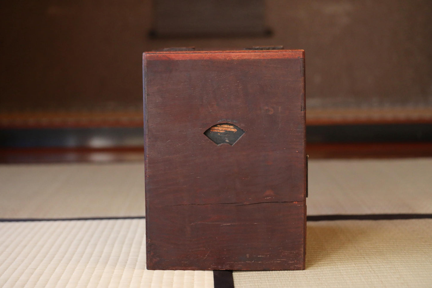 FINE! Japanese Antique furniture Small lacquer Chest of drawers reddish brown TANSU butterfly metal clasp H12.4×W13.5×9.1in/H31.5×34.3×23cm