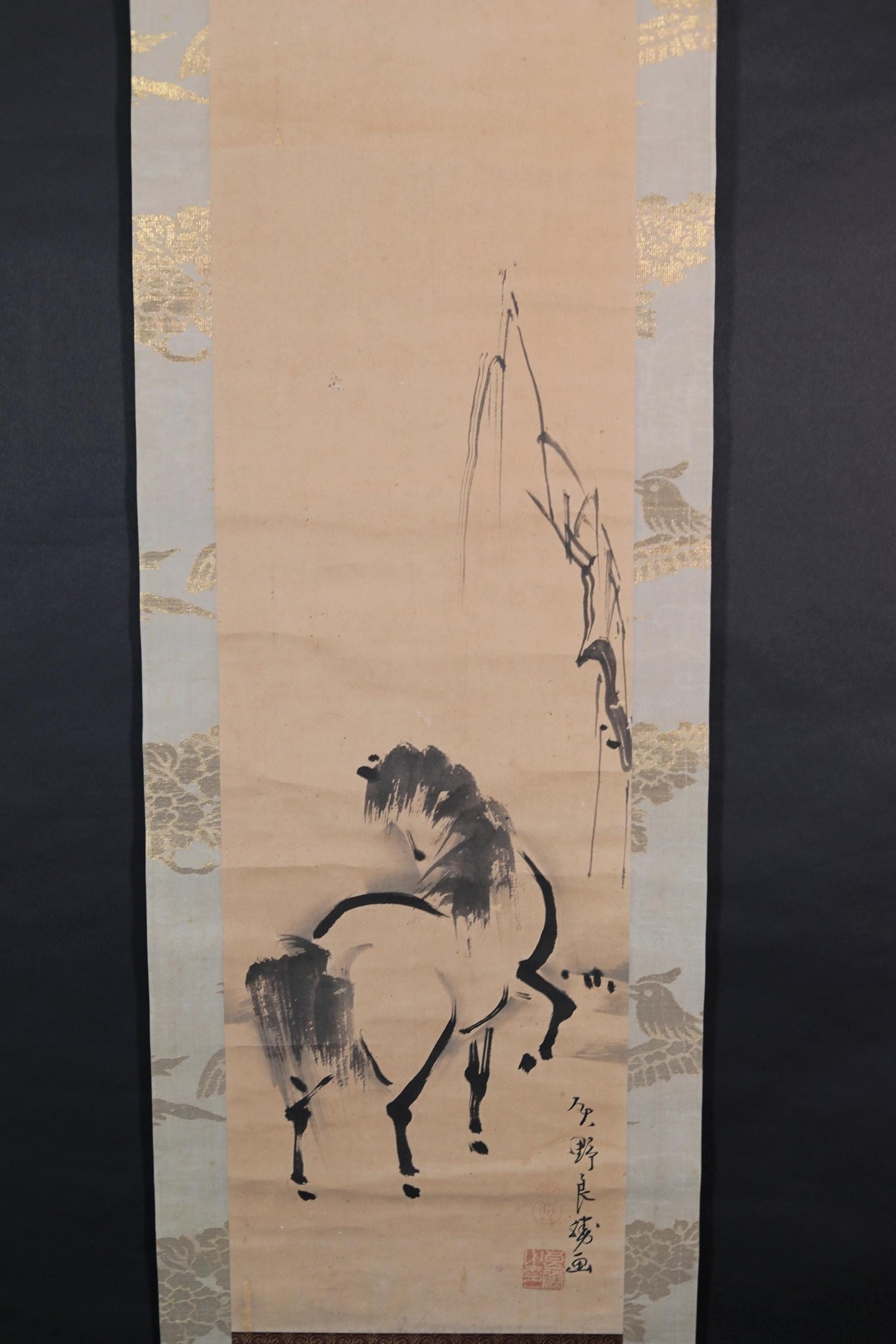 FINE! Japanese antique 1790s hanging scroll KAKEJIKU "horses, willow tree" ink painting by 矢野良勝 signed with box, EDO art H69.7in/H177cm