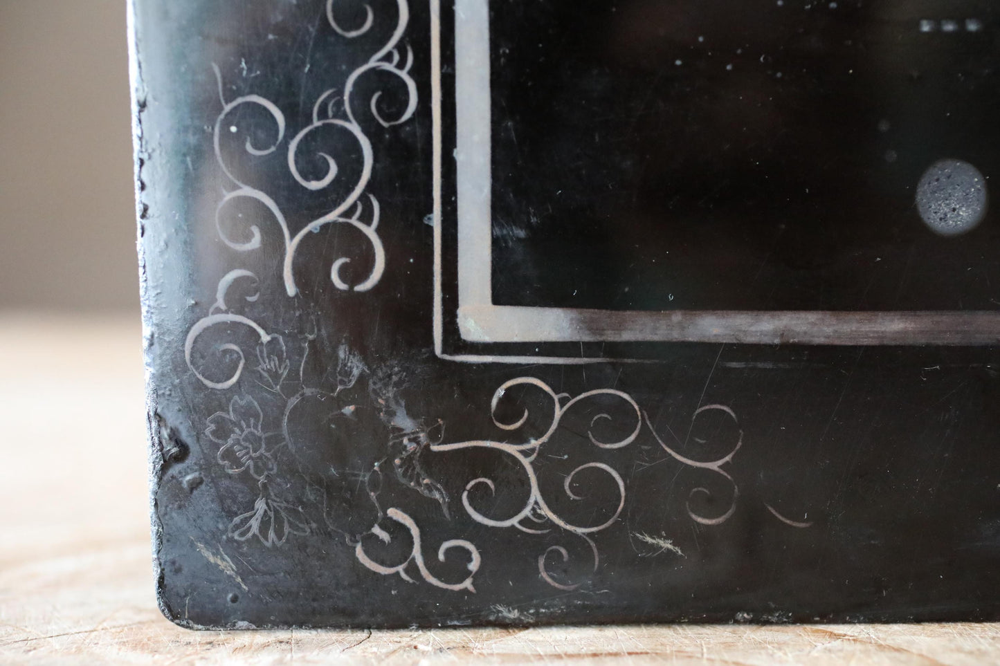 Ching ! Japanese vintage old metal Black cash box, iron cabinet, money box with arabesque painting, with a key 1900s H4.7×W10.6in/12x27cm