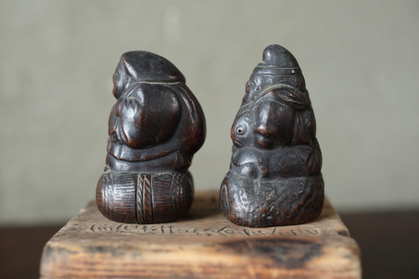 Japanese antique 1910s old BIZEN pottery small dolls pair of gods, Ebisu and Daikoku, good fortune figure, shrine amulet H3in/7.6cm