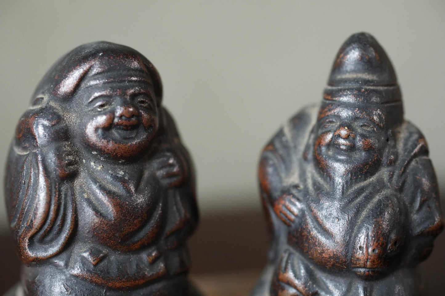 Japanese antique 1910s old BIZEN pottery small dolls pair of gods, Ebisu and Daikoku, good fortune figure, shrine amulet H3in/7.6cm