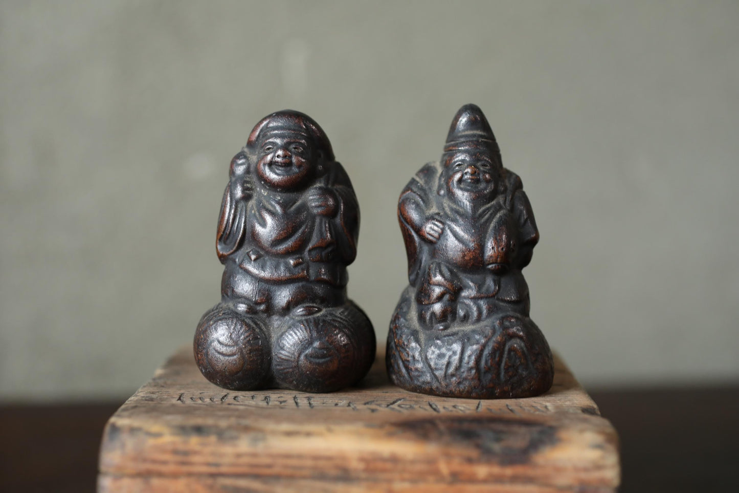 Japanese antique 1910s old BIZEN pottery small dolls pair of gods, Ebisu and Daikoku, good fortune figure, shrine amulet H3in/7.6cm