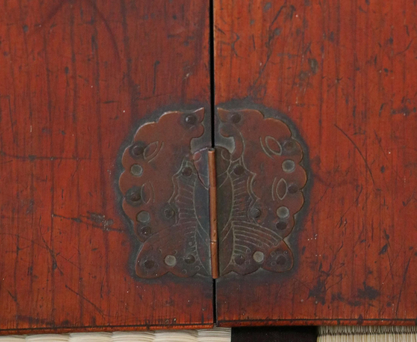 FINE! Japanese Antique furniture Small lacquer Chest of drawers reddish brown TANSU butterfly metal clasp H12.4×W13.5×9.1in/H31.5×34.3×23cm
