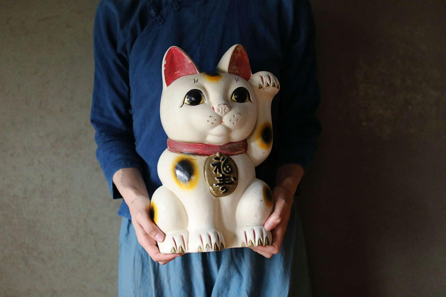 LARGE! Japanese vintage large Cat doll MANEKINAKO white cat old ceramic money box, Welcome cat, Fortune cat, Lucky cat 1960s H13.6in/H34.5cm