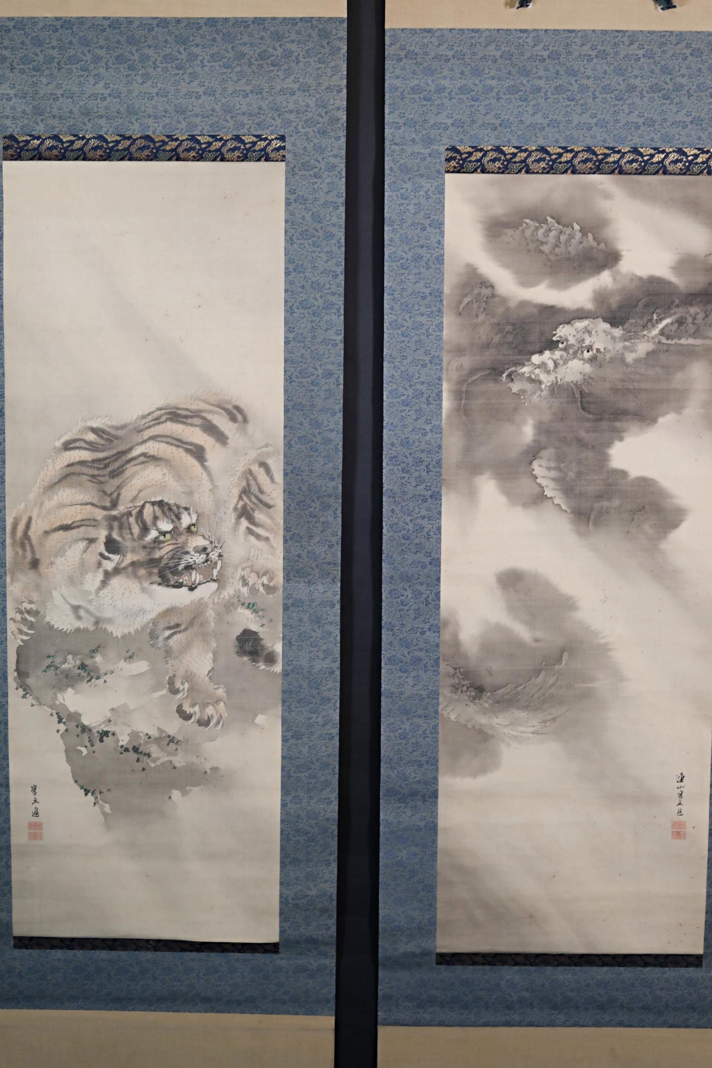 FINE! RARE! Japanese antique rising Dragon ink brush painting hanging scroll dragon and tiger by 岸連山 KAKEJIKU in Box 1830s Edo H74.8in/190cm