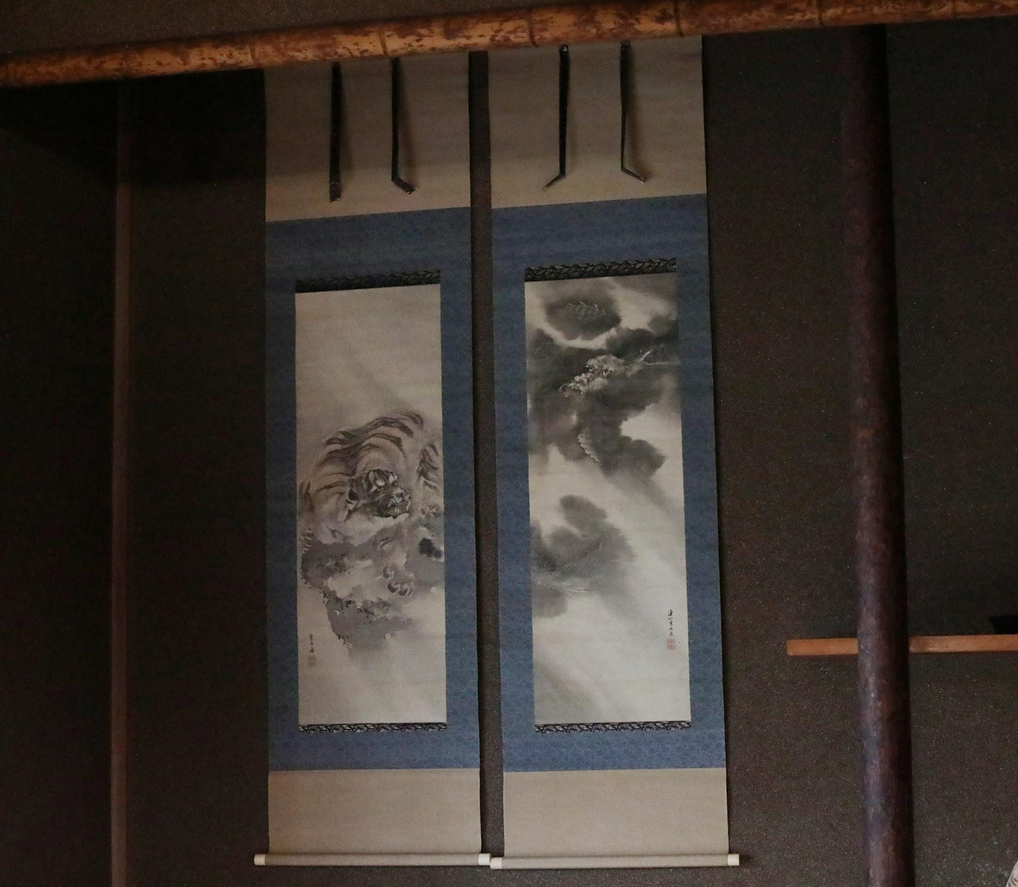 FINE! RARE! Japanese antique rising Dragon ink brush painting hanging scroll dragon and tiger by 岸連山 KAKEJIKU in Box 1830s Edo H74.8in/190cm